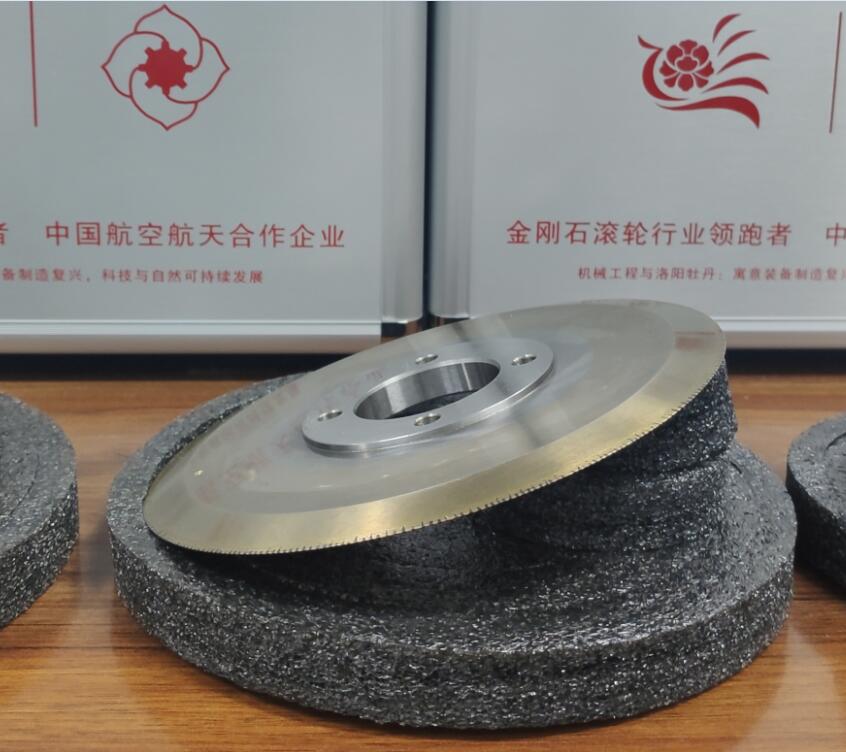 金剛石滾輪的種類有哪些？生產(chǎn)加工應(yīng)注意哪些？華菱一篇文章告訴你